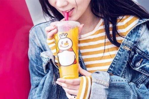 明星网红喝蜜雪冰城