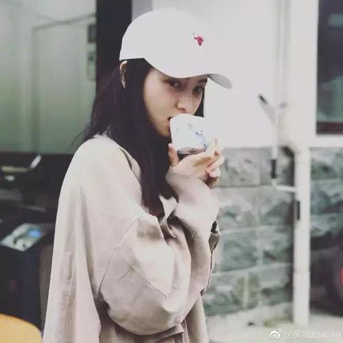 明星网红淋雨照片图片高清,明星网红淋雨瞬间，高清美照诠释时尚态度