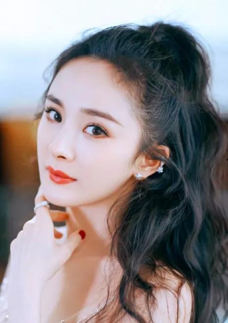 大家别去追明星网红版,理性看待明星网红现象