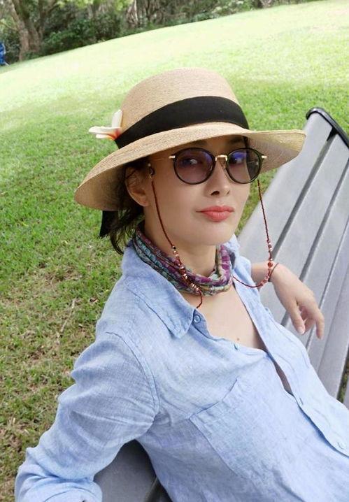 明星网红野餐图片真实高清,绿意盎然，美食共享的悠闲时光