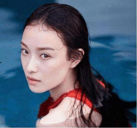 明星网红野餐图片真实高清,绿意盎然，美食共享的悠闲时光