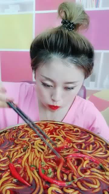 明星网红吃土豆粉,美味瞬间引爆味蕾