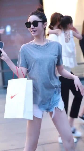 遇到明星网红街拍视频,镜头下的时尚瞬间