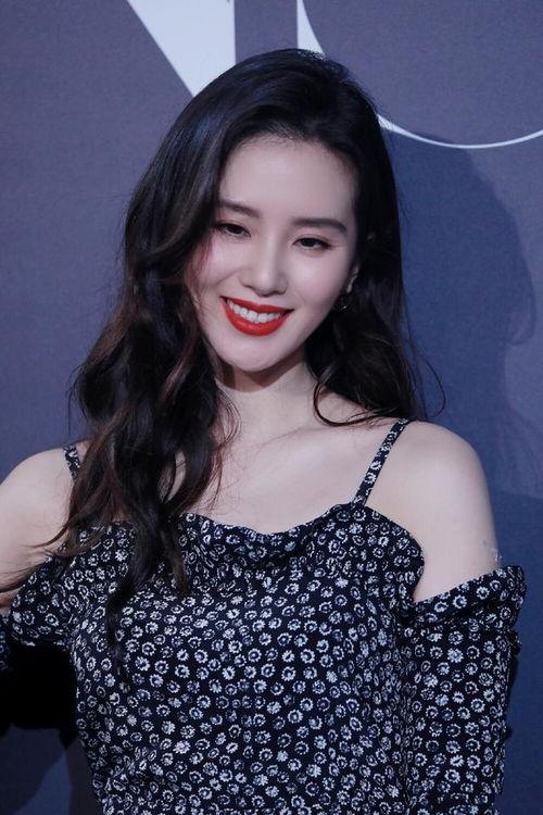 最近出道美女明星网红,闪耀娱乐圈的璀璨新星