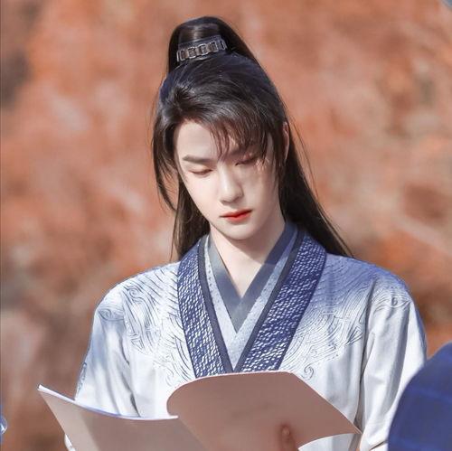 明星网红男古装头像真人,揭秘明星网红男古装头像背后的真人生