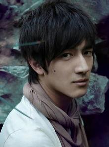 明星网红款发型图片男,明星网红款发型，男生发型新风尚