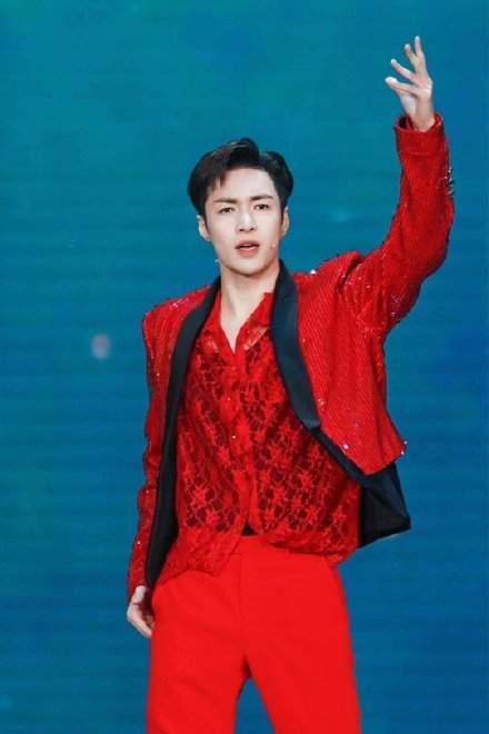 春晚明星网红有哪些歌名,明星网红齐聚一堂，歌名闪耀舞台